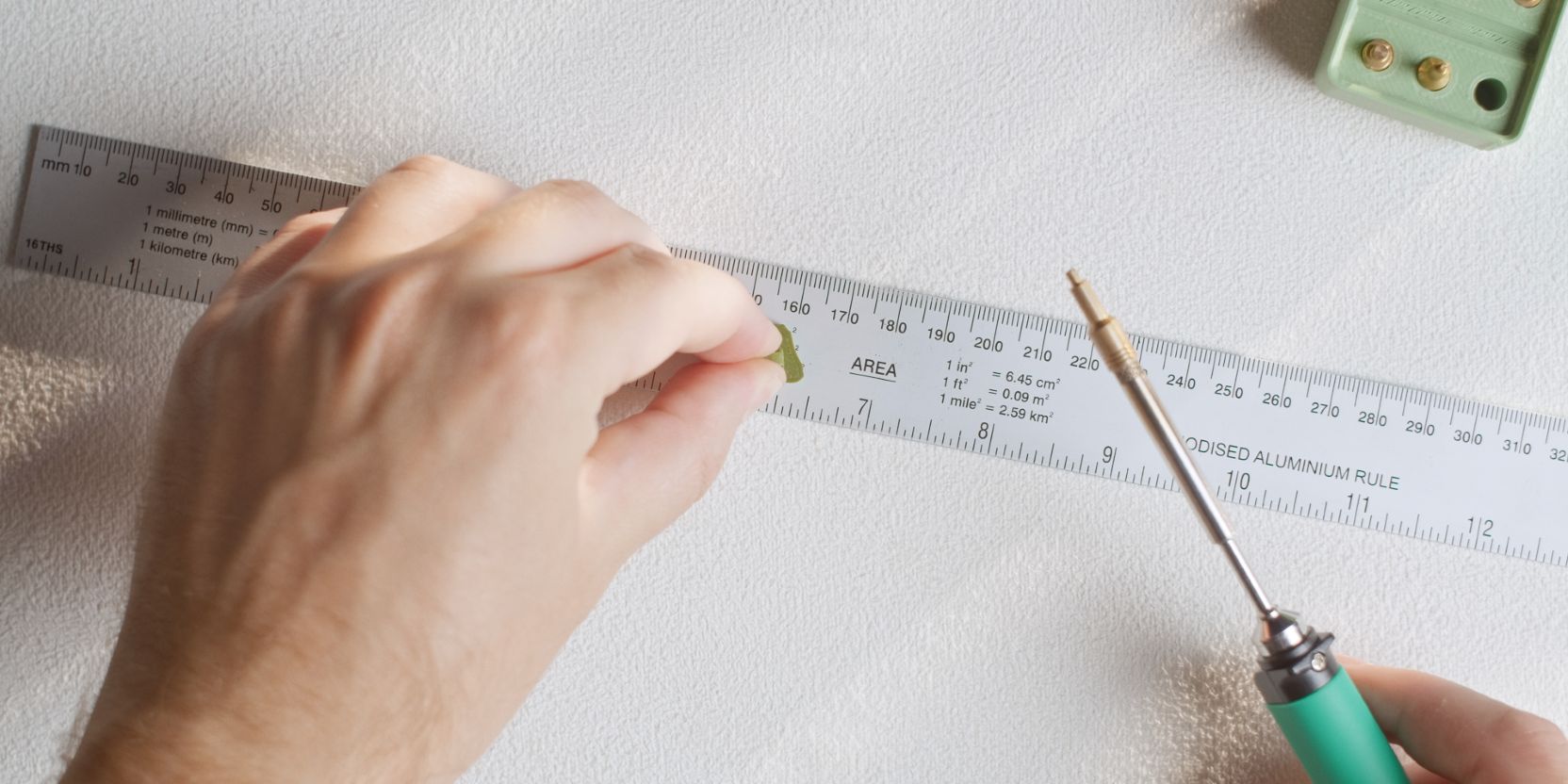Heat set insert straightening method
