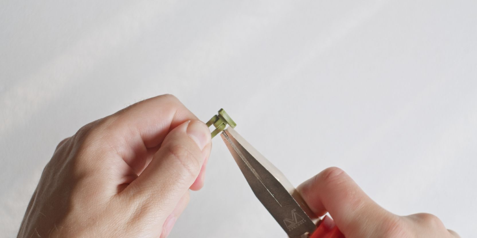 Hitomi dowel pin pliers