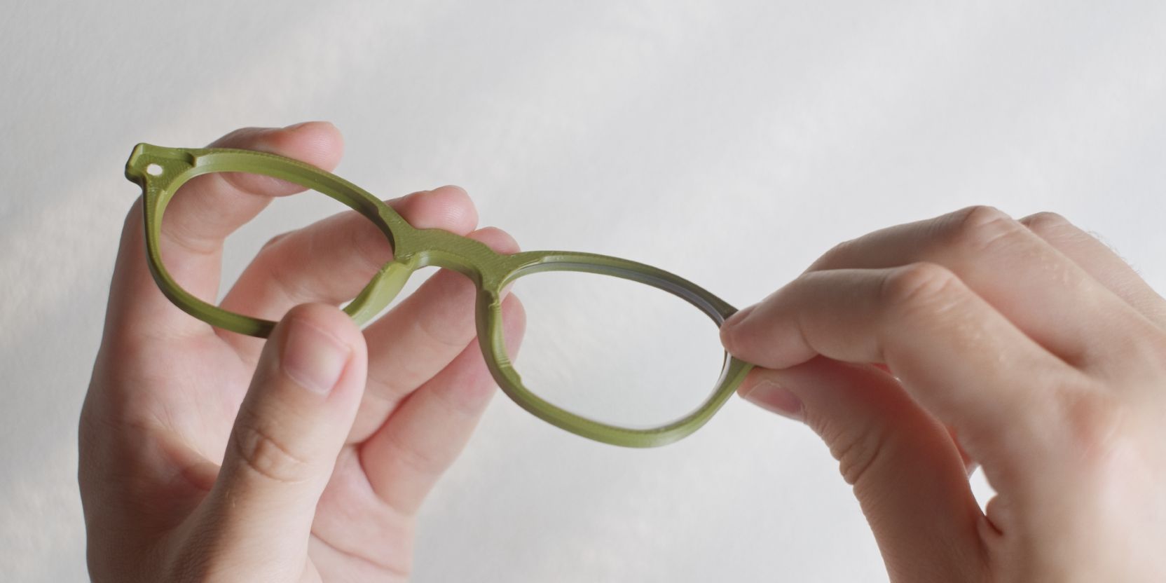 Hitomi frames lens fitting press in