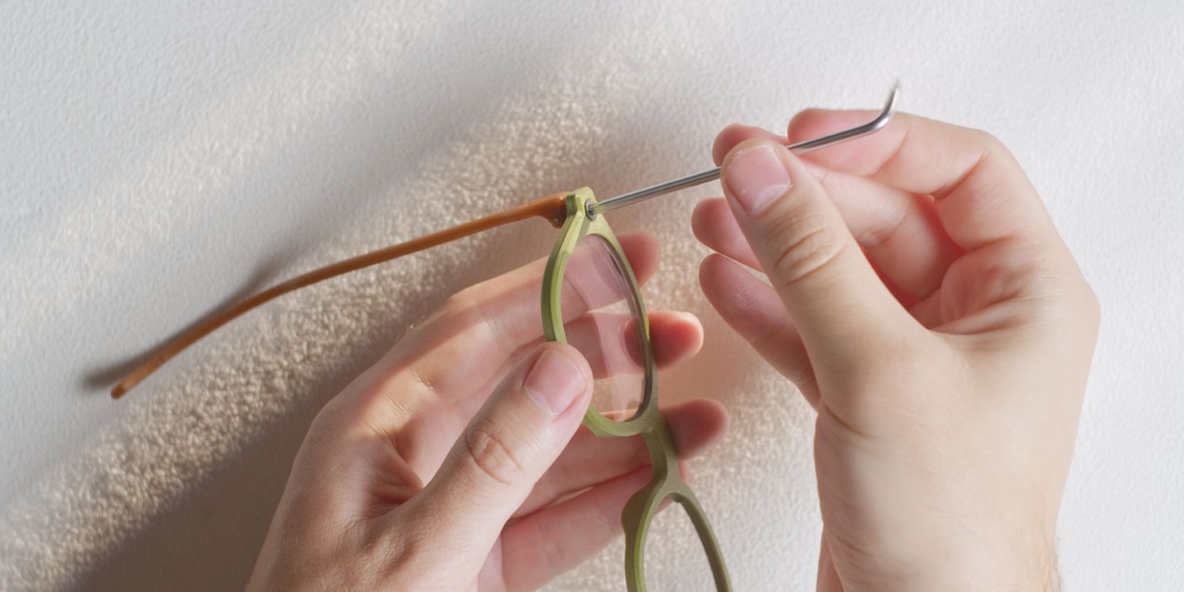 Hitomi frames screw tighten